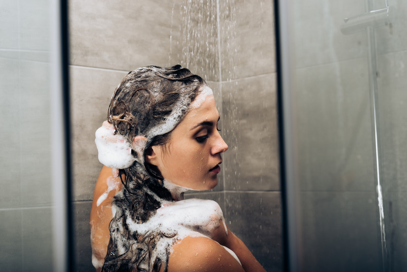 WHAT DETERMINES HOW OFTEN YOU SHOULD WASH YOUR HAIR? 